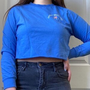 Pretty blue “Sunset Boulevard USA” cropped long sleeve from H&M 💙